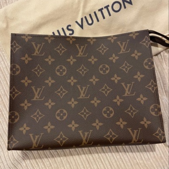 Authentic ✨Louis Vuitton Toiletry 26 with samorga insert. Brand new in dustbag - Picture 2 of 8